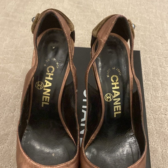 Chanel pumps with suede tip - Picture 12 of 15